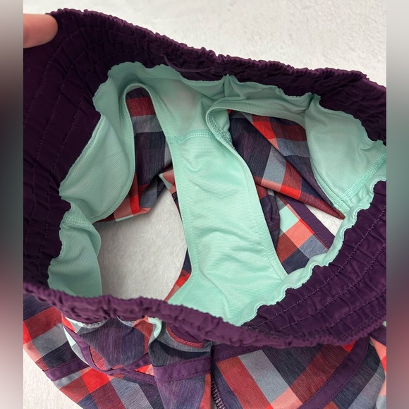 Lululemon size 8 Tracker Short II Wheezy Check Multi Heathered Berry Yum Yum Run - Picture 11 of 11